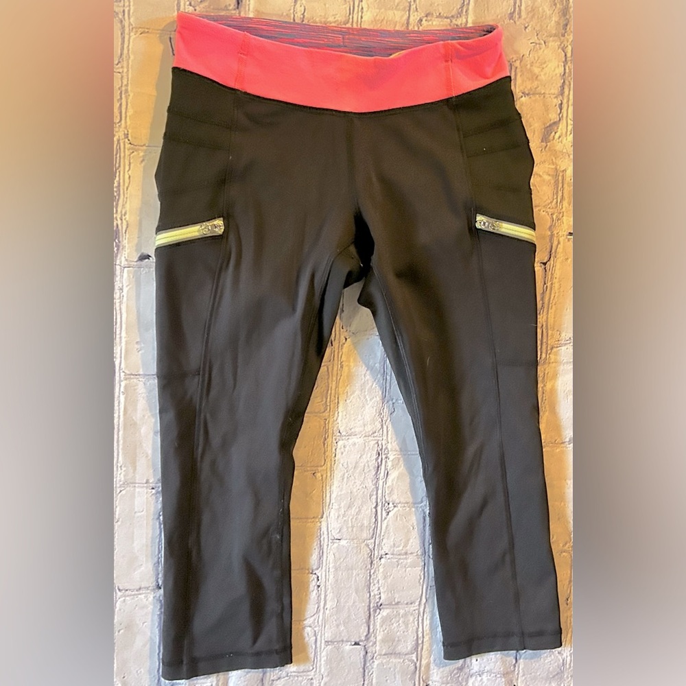 IVIVVA by LULULEMON girls size 12 black /pink capris leggings